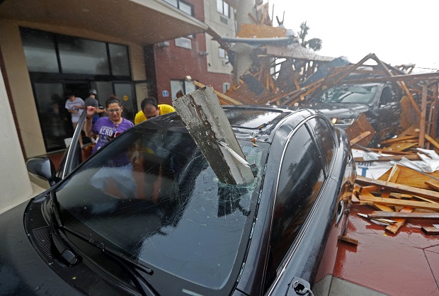 СЦЕНЕ РАЗАРАЊА: Ураган Мајкл погодио Флориду, угрожено пола милиона људи, прети и торнадо (ВИДЕО)